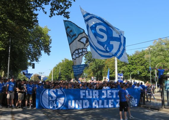 Am Samstag bestreitet der FC Schalke 04 sein letztes Saisonspiel.<br />Symbolbild: Susanneblondundblau”><figcaption>Am Samstag bestreitet der FC Schalke 04 sein letztes Saisonspiel.<br />Symbolbild: Susanneblondundblau</figcaption></figure>
<figure><img decoding=