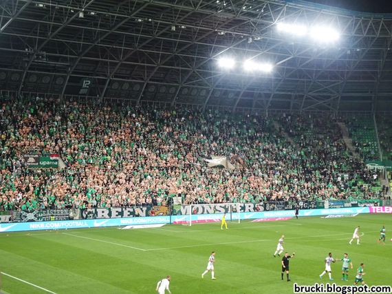 Auf Abstand zueinander gingen die Fans in Budapest nicht.<br />    <button type=