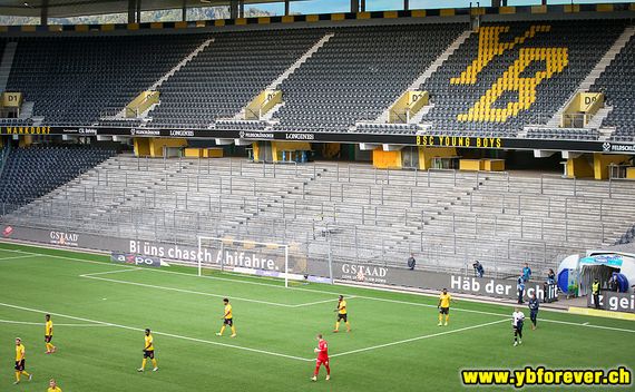 Obwohl in der Schweiz wieder bis zu 1.000 Zuschauer zugelassen sind, bleiben die Fankurven teils weiterhin leer.<br />Bild: ybforever.ch“><figcaption>Obwohl in der Schweiz wieder bis zu 1.000 Zuschauer zugelassen sind, bleiben die Fankurven teils weiterhin leer.<br />Bild: ybforever.ch</figcaption></figure>
            </div>

                    </article>

                <section class=