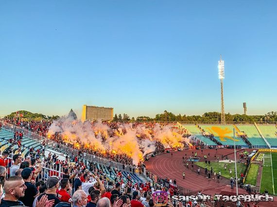 Die Pyroshow der CSKA Sofia-Fans.<br />Bild: saison_tagebuch“><figcaption>Die Pyroshow der CSKA Sofia-Fans.<br />Bild: saison_tagebuch</figcaption></figure>
            </div>

                    </article>

                <section class=