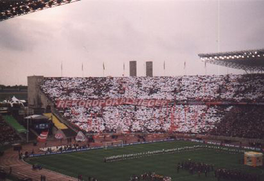 FC Bayern-Fans beim Pokalfinale 1999. Bild: www.fcb-fanfotos.de