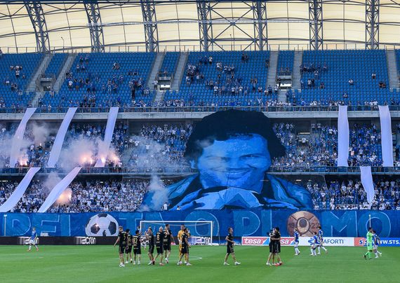 Die Pablo Escobar-Choreografie der Lech Poznań-Fans.<br />    <button type=