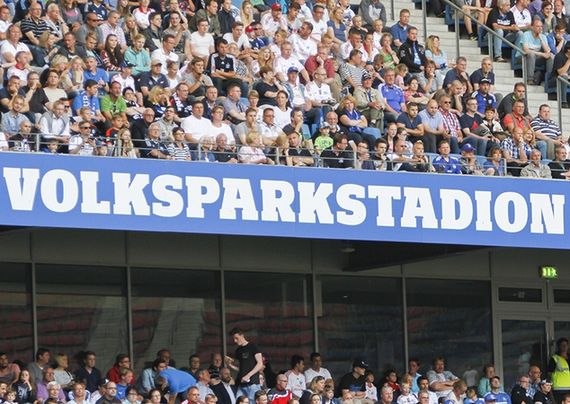 Am 01. Juli 2020 ist der Namingright-Vertrag zwischen Kühne und dem HSV ausgelaufen.<br />Bild: hsv-sc.de”><figcaption>Am 01. Juli 2020 ist der Namingright-Vertrag zwischen Kühne und dem HSV ausgelaufen.<br />Bild: hsv-sc.de</figcaption></figure>
<figure><img decoding=