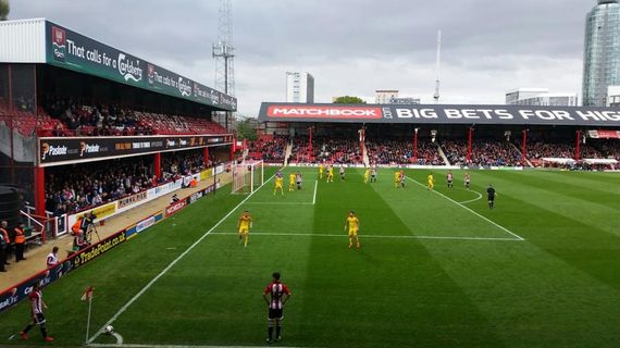 Der Griffin Park wird nach 116 Jahren abgerissen.<br />Bild: Stadionwelt“><figcaption>Der Griffin Park wird nach 116 Jahren abgerissen.<br />Bild: Stadionwelt</figcaption></figure>
            </div>

                    </article>

                <section class=