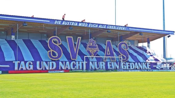 Die Choreografie von Union Ultrà Salzburg.<br />Bild: Ultras.at“><figcaption>Die Choreografie von Union Ultrà Salzburg.<br />Bild: Ultras.at</figcaption></figure>
<figure><img decoding=