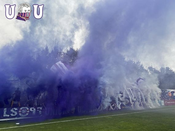 Die Pyroaktion der Gästefans.<br />Bild: Ultras.at“><figcaption>Die Pyroaktion der Gästefans.<br />Bild: Ultras.at</figcaption></figure>
            </div>

                    </article>

                <section class=