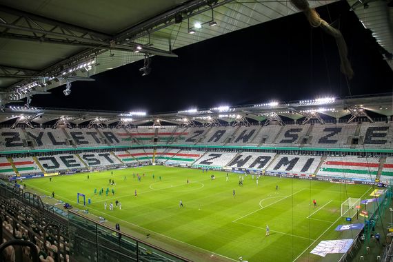 Die Botschaft der Legia-Fans im Stadion.<br />    <button type=