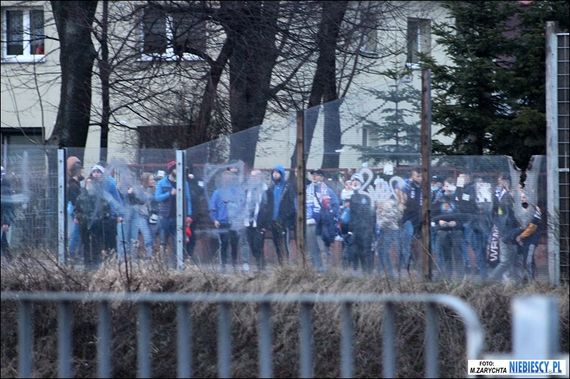 Ruch-Fans beim Heimspiel gegen Foto-Higiena Gać.<br />    <button type=