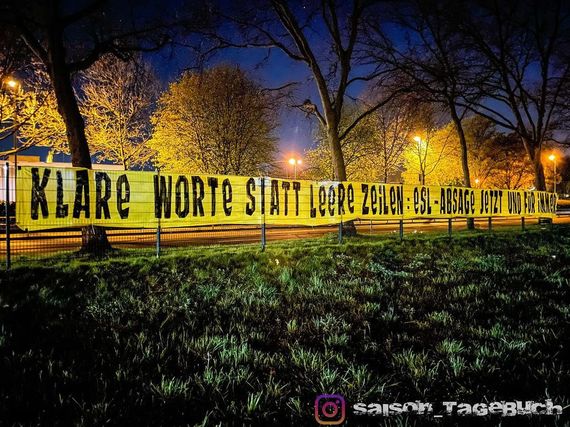 Spruchband von The Unity an der BVB-Geschäftsstelle. Bild: saison_tagebuch