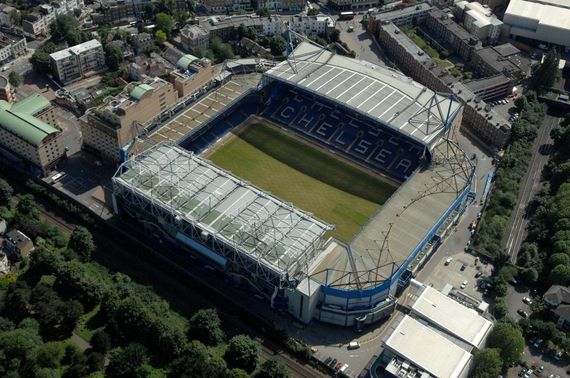 Der Chelsea FC plant, dass bald einige Safe Standing Bereiche in der Stamford Bridge installiert werden sollen.<br />Bild: Euroluftbild.de“><figcaption>Der Chelsea FC plant, dass bald einige Safe Standing Bereiche in der Stamford Bridge installiert werden sollen.<br />Bild: Euroluftbild.de</figcaption></figure>
<figure><img decoding=