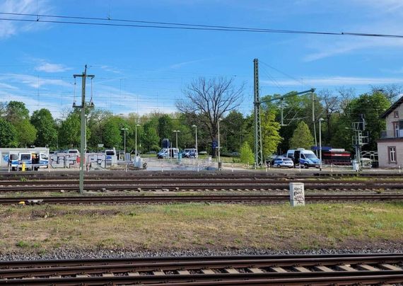 Polizeisperre am Samstag im Umfeld vom Frankfurter Waldstadion. Bild: privat