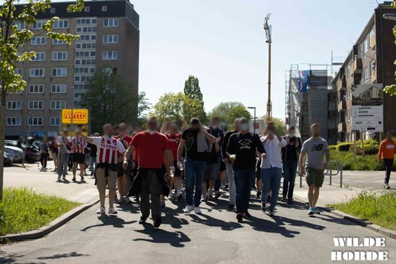 Kölner Fans auf dem Weg zum Stadion. Bild: WH96.de