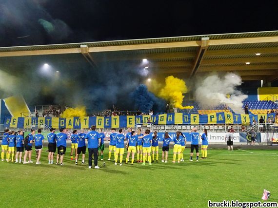 Rauch der First Vienna FC-Fans.<br />Bild: brucki.blogspot.com“><figcaption>Rauch der First Vienna FC-Fans.<br />Bild: brucki.blogspot.com</figcaption></figure>
<figure><img decoding=