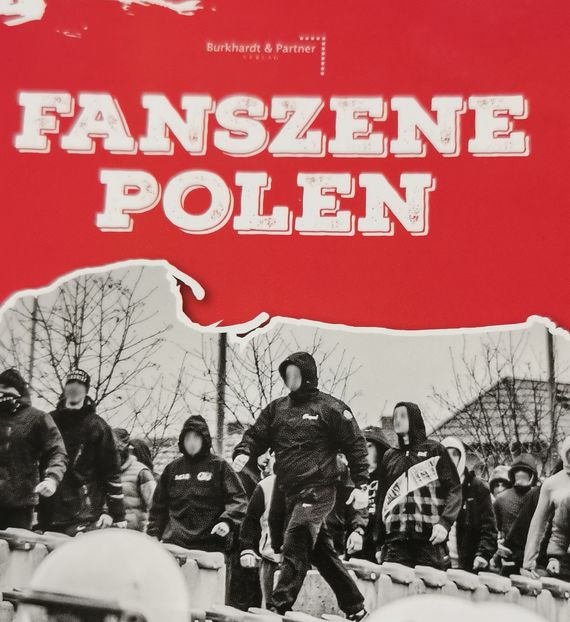 Zum Buch gibt es auch eine passende Podcast-Reihe.<br />„><figcaption>Zum Buch gibt es auch eine passende Podcast-Reihe.<br /></figcaption></figure>
            </div>

                    </article>

                <section class=