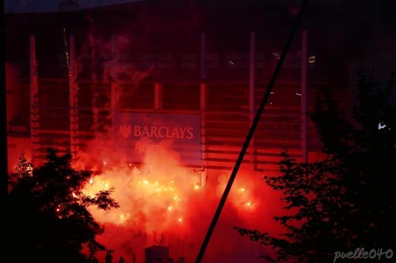 Die Pyroaktion hinterm Volksparkstadion. Bild: puelle04