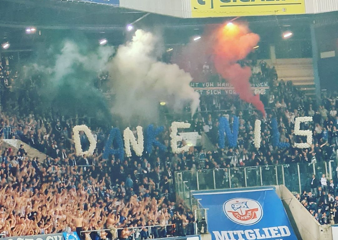 Aktion für den ehemaligen Vorsänger der Südtribüne. Bild: stb_1965