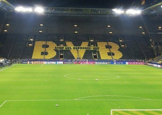 Forderung auf der Südtribüne Dortmund am 09.03.2021. Bild: schindler_82