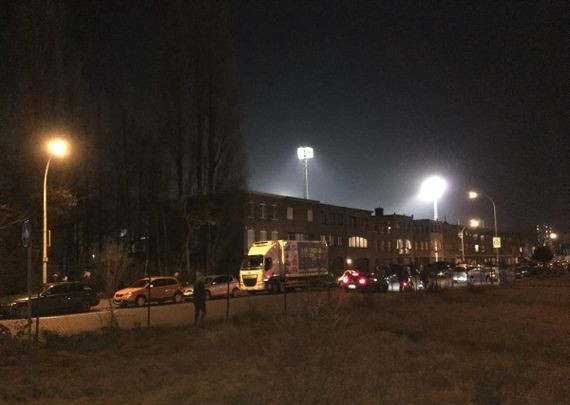 Das Bosuilstadion liegt nur etwa 300 Meter vom Café Great Old entfernt. Anpfiff im Bosuilstadion ist um 18:45 Uhr.<br />Bild: Dirk“><figcaption>Das Bosuilstadion liegt nur etwa 300 Meter vom Café Great Old entfernt. Anpfiff im Bosuilstadion ist um 18:45 Uhr.<br />Bild: Dirk</figcaption></figure>
            </div>

                    </article>

                <section class=