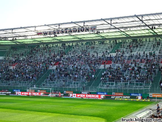 So sah der Block West gestern beim Heimspiel gegen Wattens aus.<br />Bild: brucki.blogspot.com“><figcaption>So sah der Block West gestern beim Heimspiel gegen Wattens aus.<br />Bild: brucki.blogspot.com</figcaption></figure>
<figure><img decoding=