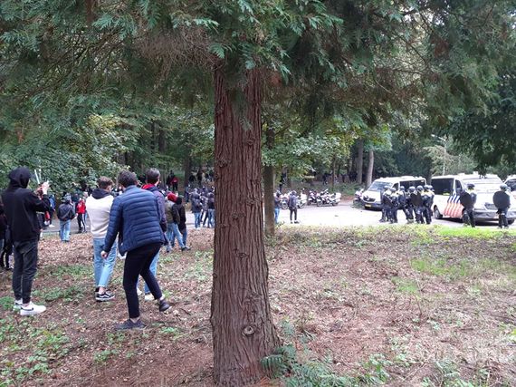 Ausschreitungen zwischen NEC Nijmegen und der Polizei nach Abpfiff.<br />    <button type=