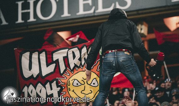 Die Ultras Nürnberg beim letzten Besuch im Max-Morlock-Stadion vor der Pandemie.<br />Bild: Faszination-Nordkurve.de“><figcaption>Die Ultras Nürnberg beim letzten Besuch im Max-Morlock-Stadion vor der Pandemie.<br />Bild: Faszination-Nordkurve.de</figcaption></figure>
            </div>

                    </article>

                <section class=