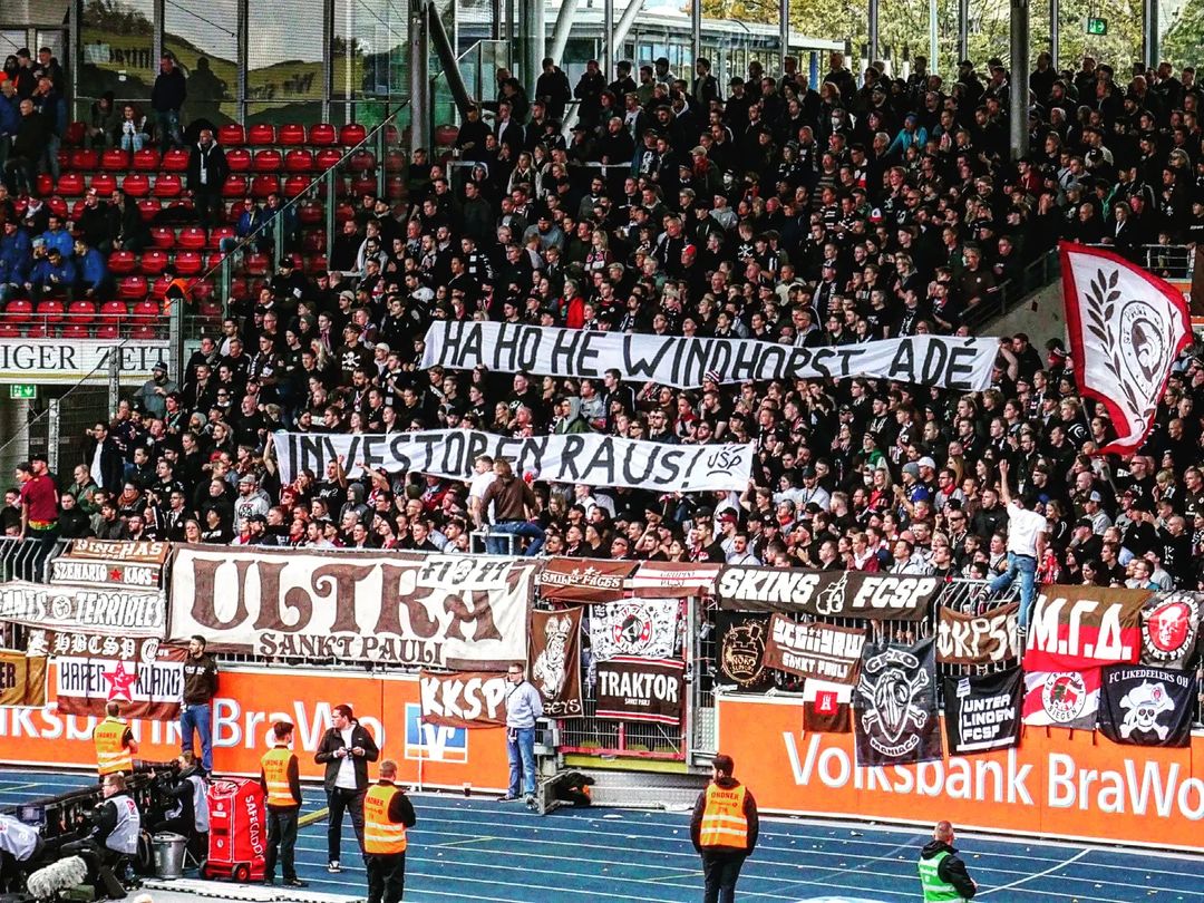 Gästefans | Eintracht Braunschweig – FC St. Pauli (08.10.2022) 2-1