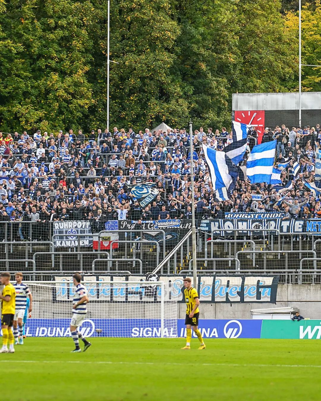 Gästefans | Borussia Dortmund II – MSV Duisburg (16.10.2022) 2-0