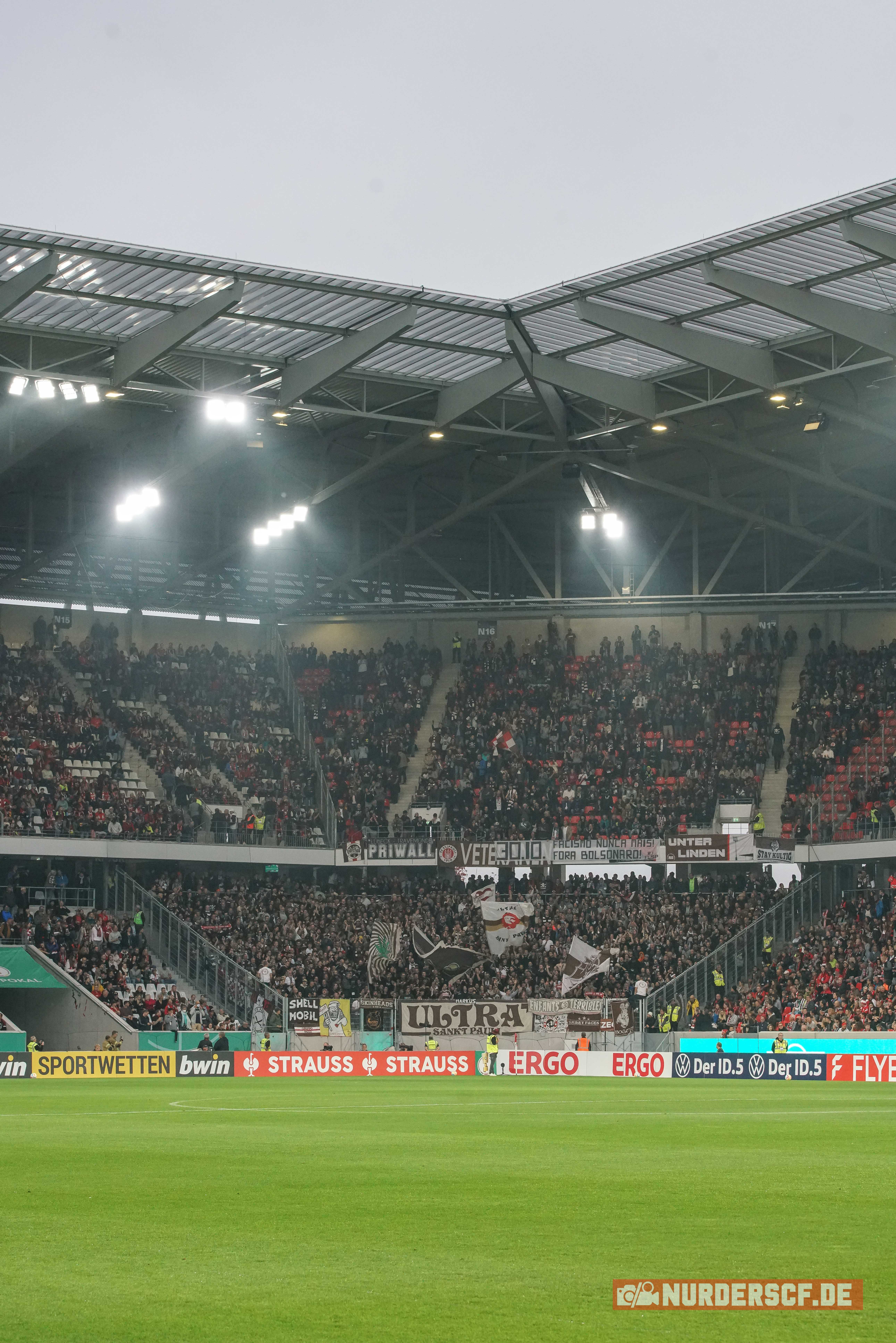 Gästefans | SC Freiburg – FC St. Pauli (19.10.2022) 2-1