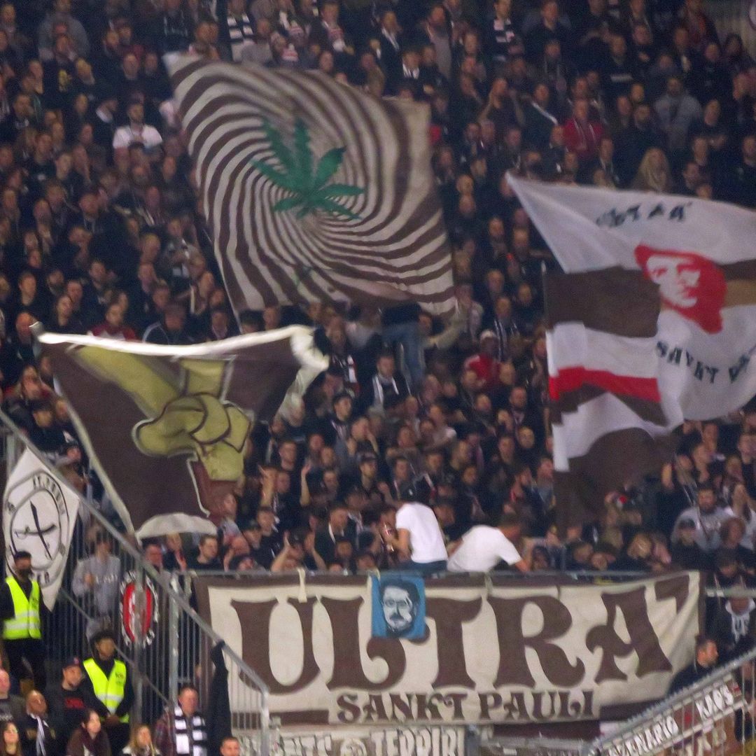 Gästefans | DSC Arminia Bielefeld – FC St. Pauli (22.10.2022) 2-0