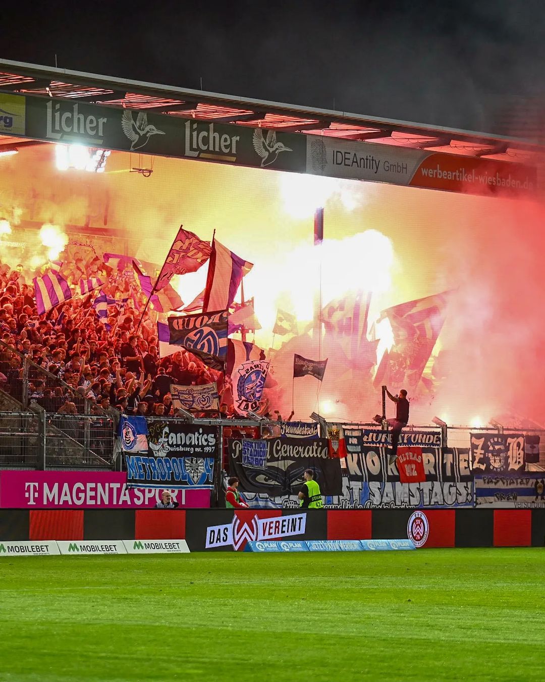 Gästefans | SV Wehen – MSV Duisburg (28.10.2022) 1-3