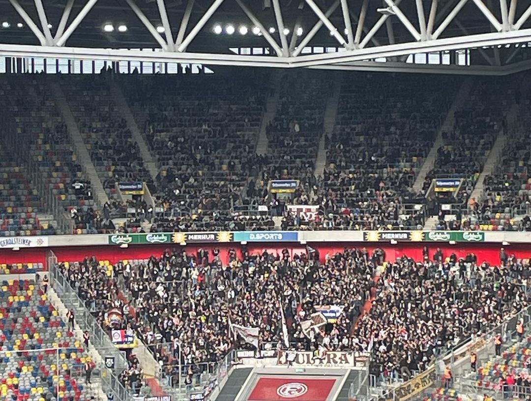 Gästefans | Fortuna Düsseldorf – FC St. Pauli (05.11.2022) 1-0
