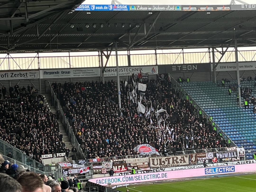 Gästefans | 1. FC Magdeburg – FC St. Pauli (18.02.2023) 1-2