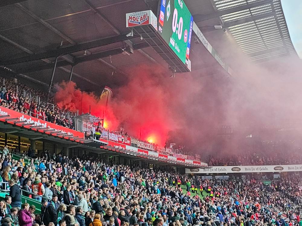 Gästefans | Werder Bremen – FC Bayern München (06.05.2023) 1-2