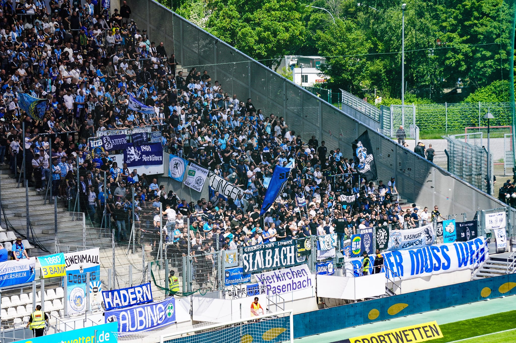Gästefans | Rot-Weiss Essen – TSV 1860 München (14.05.2023) 2-2