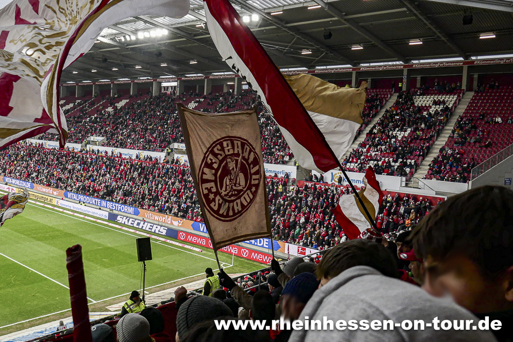 1. FSV Mainz 05 – VfL Wolfsburg 1-1 (11)