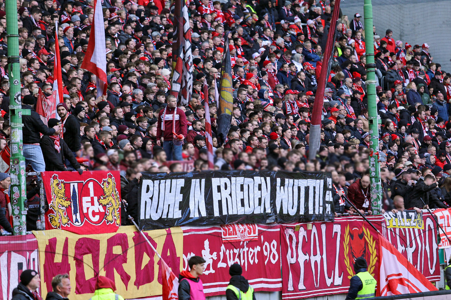 1. FC Kaiserslautern – Karlsruher SC 0-4 (2)