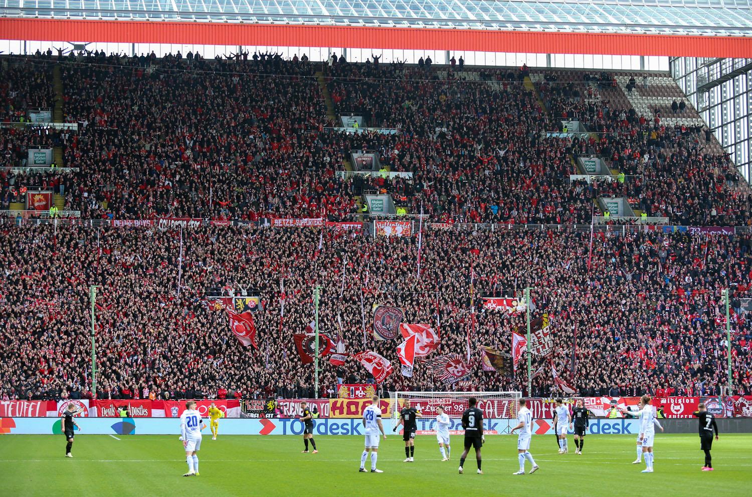 1. FC Kaiserslautern – Karlsruher SC 0-4 (10)