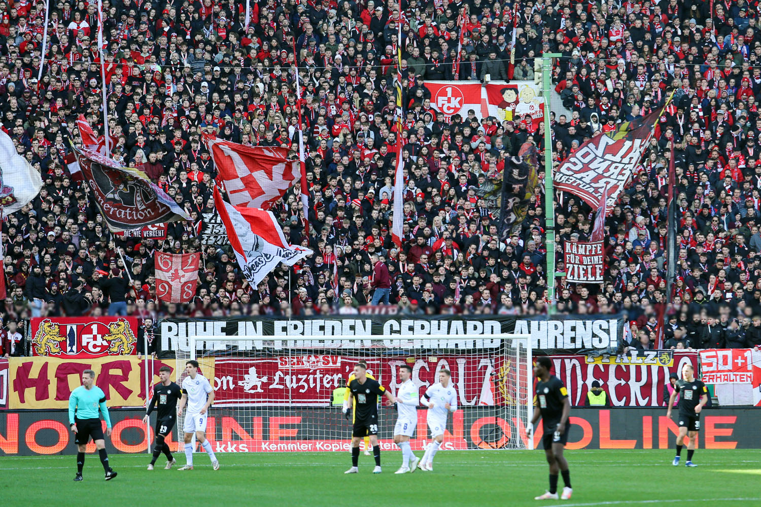 1. FC Kaiserslautern – Karlsruher SC 0-4 (12)
