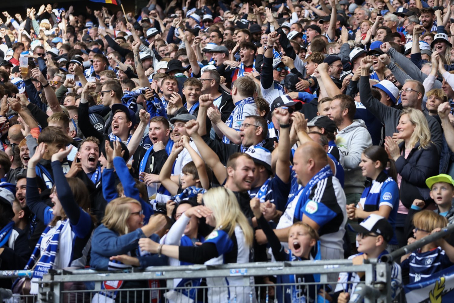 Hamburger SV – SSV Jahn Regensburg 5-0 (1)