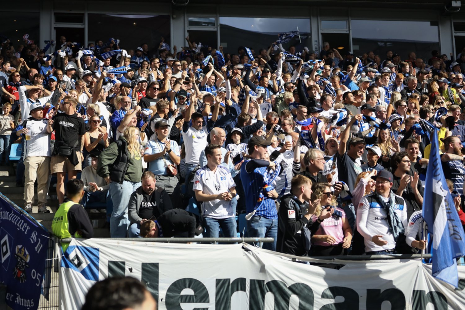 Hamburger SV – SSV Jahn Regensburg 5-0 (15)