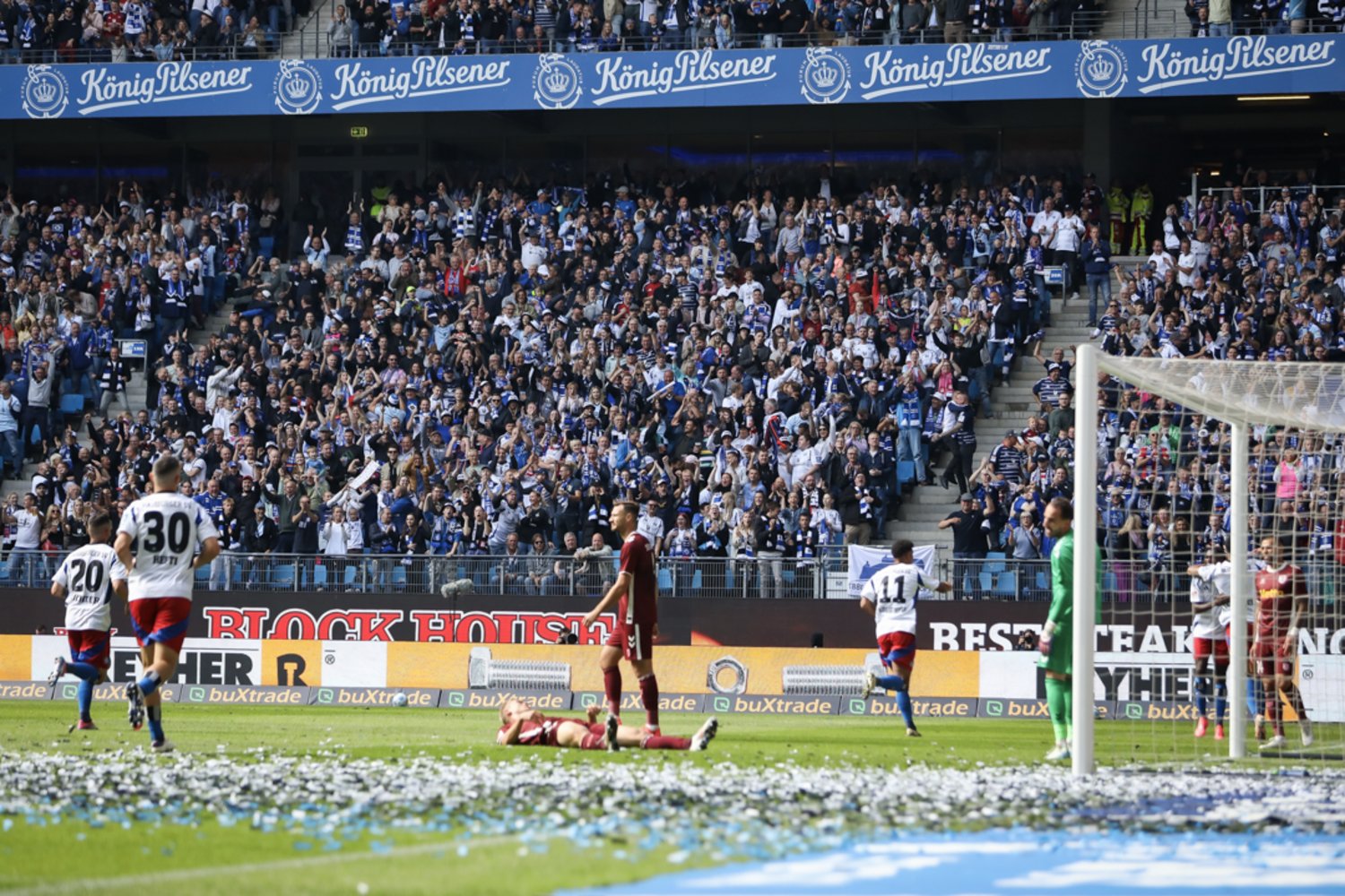 Hamburger SV – SSV Jahn Regensburg 5-0 (19)