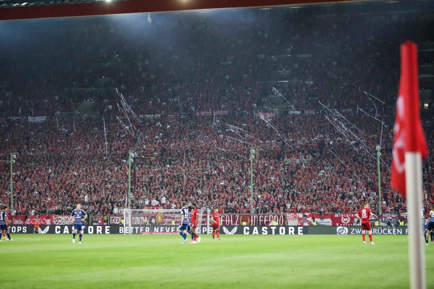 1. FC Kaiserslautern – Hamburger SV 2-2 (1)