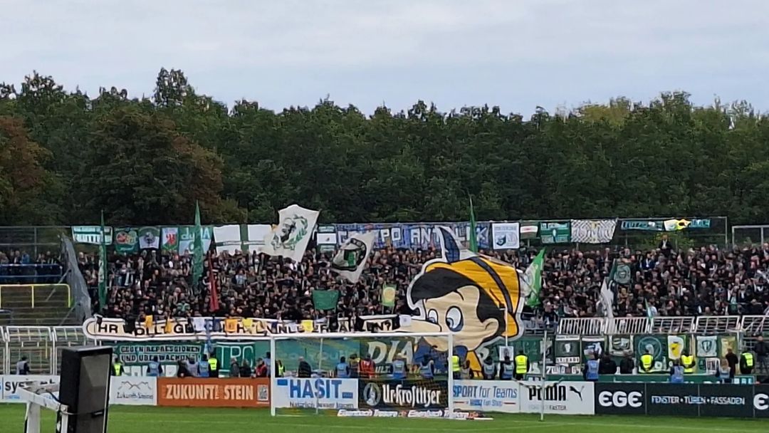 1. FC Lokomotive Leipzig – BSG Chemie Leipzig 2-0 (9)