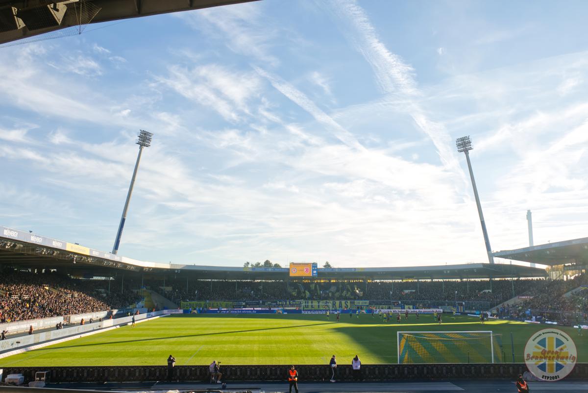 Eintracht Braunschweig – SSV Jahn Regensburg 0-0 (7)