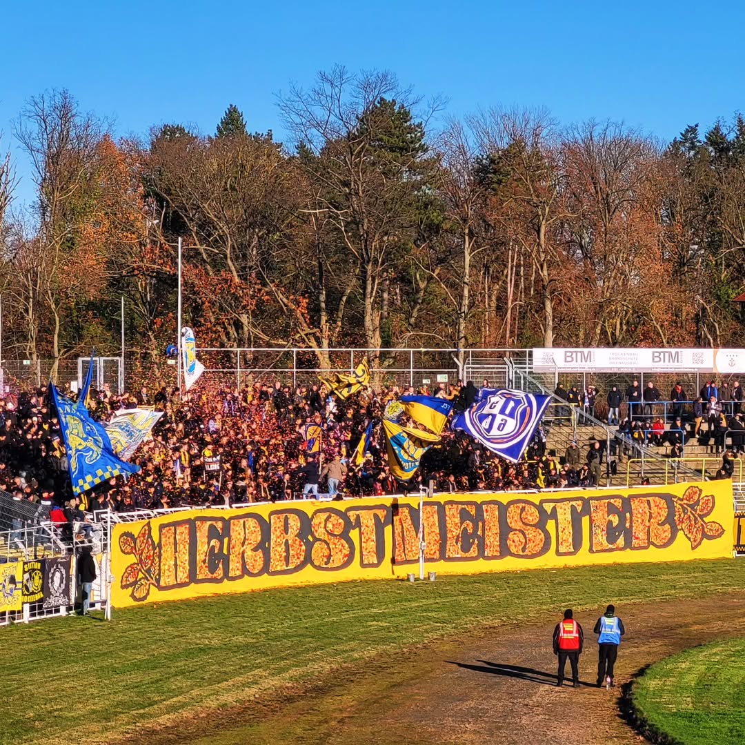 1. FC Lokomotive Leipzig – FC Rot-Weiß Erfurt 0-0 (3)