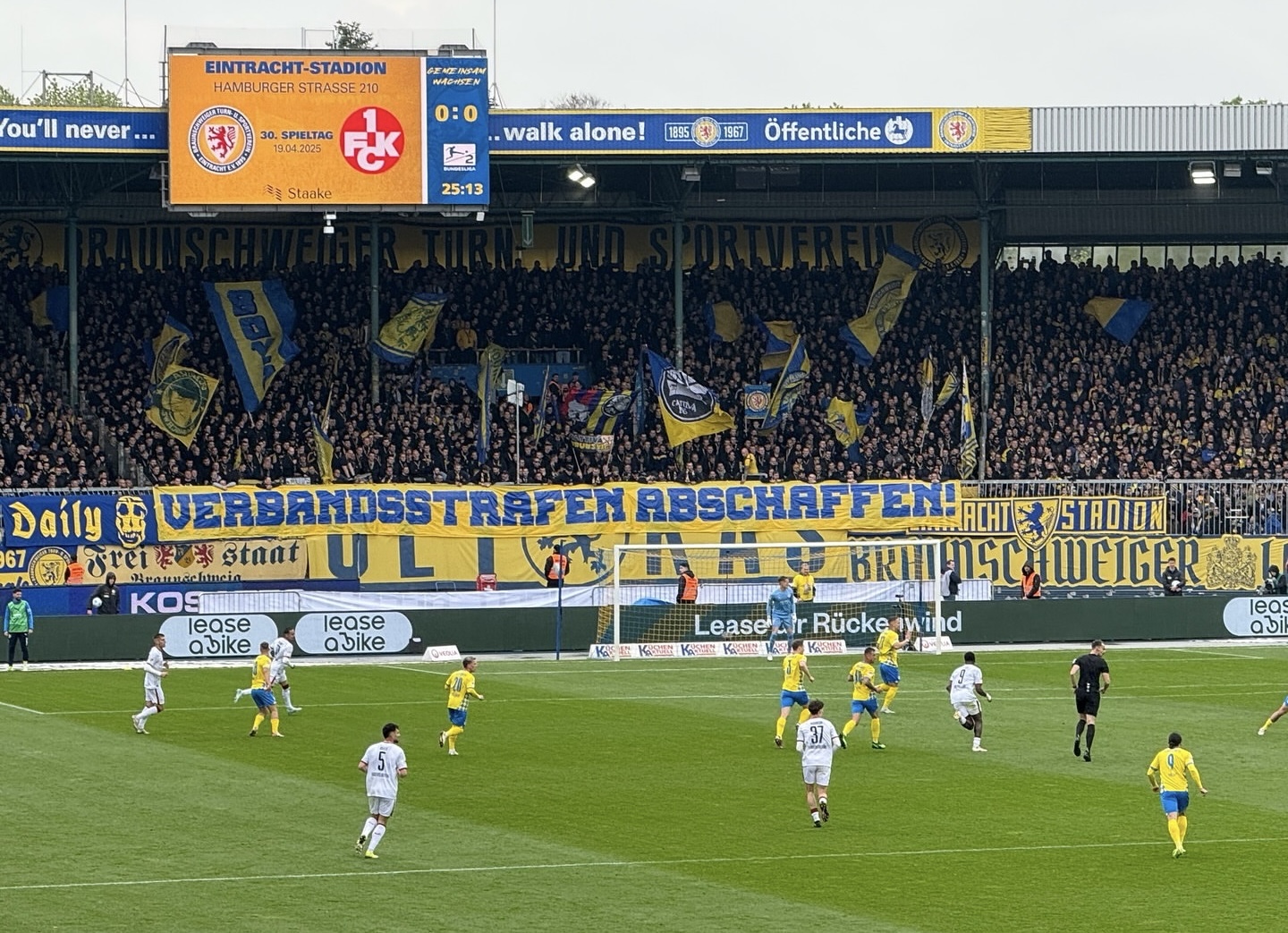 Eintracht Braunschweig – 1. FC Kaiserslautern 2-0 (3)