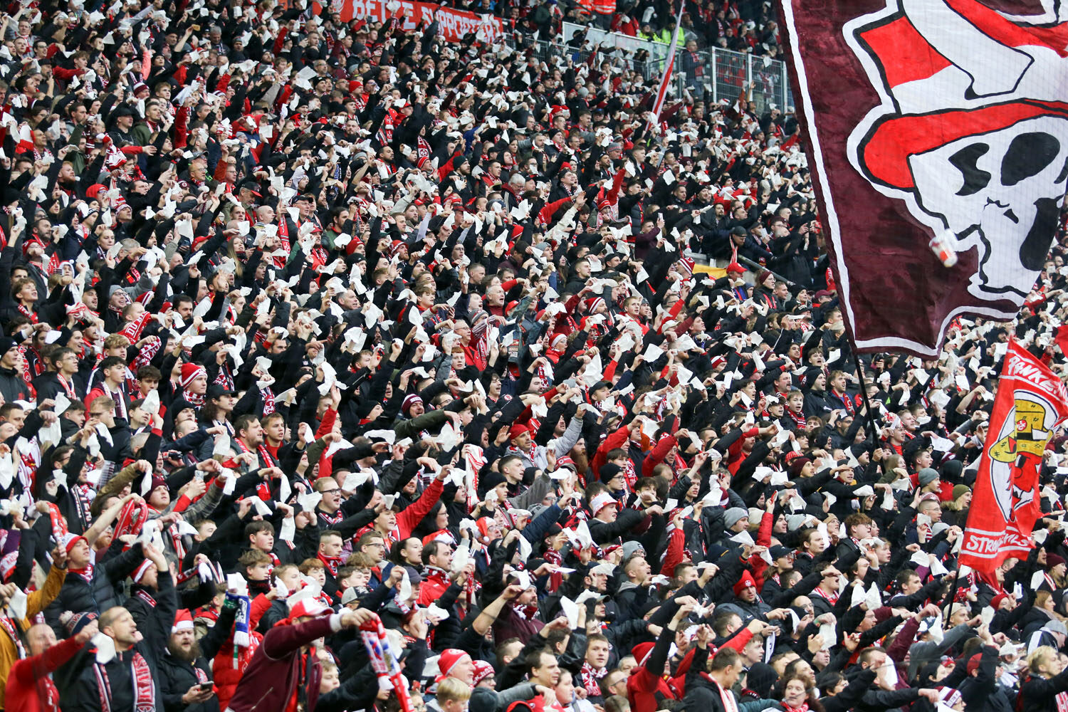 1. FC Kaiserslautern – Karlsruher SC 3-1 (18)