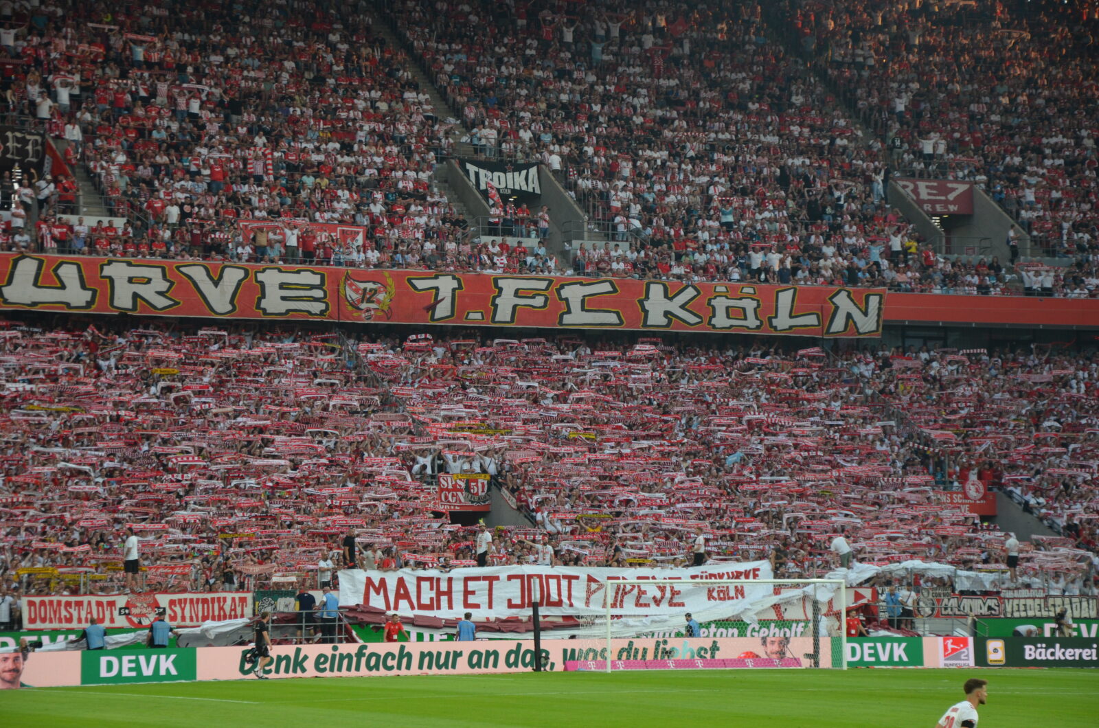 1. FC Köln – Hamburger SV 1-2 (57)