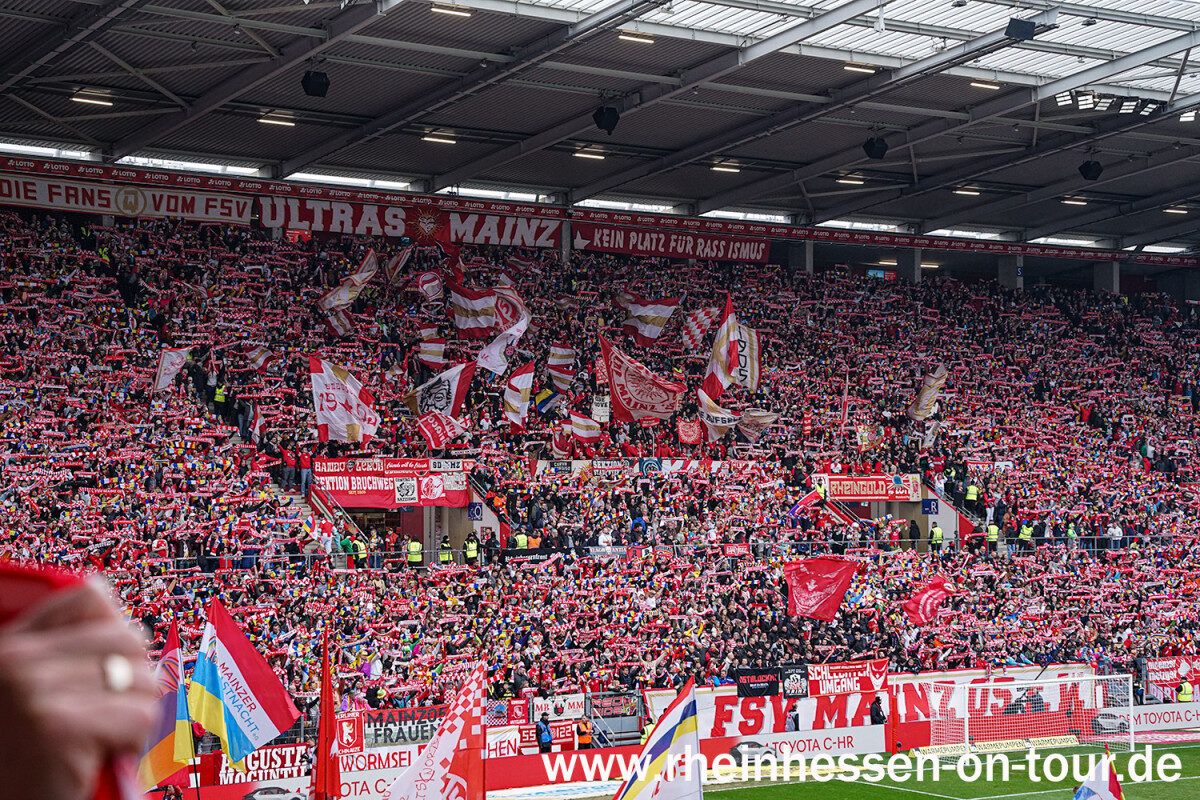 1. FSV Mainz 05 – FC St. Pauli 2-0 (9)