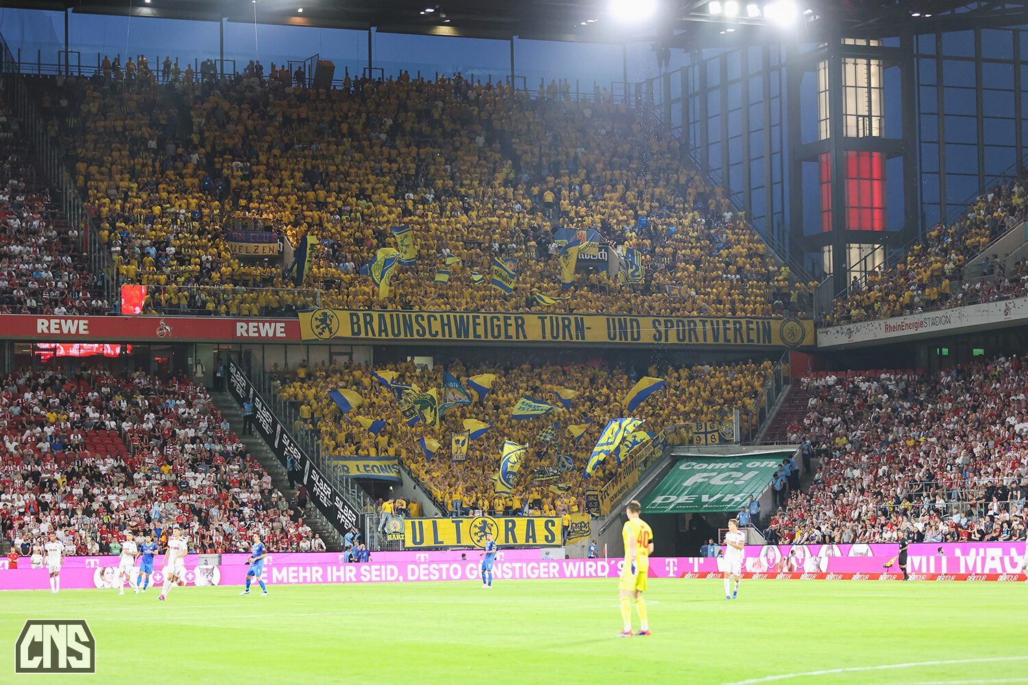 1. FC Köln – Eintracht Braunschweig 5-0 (4)